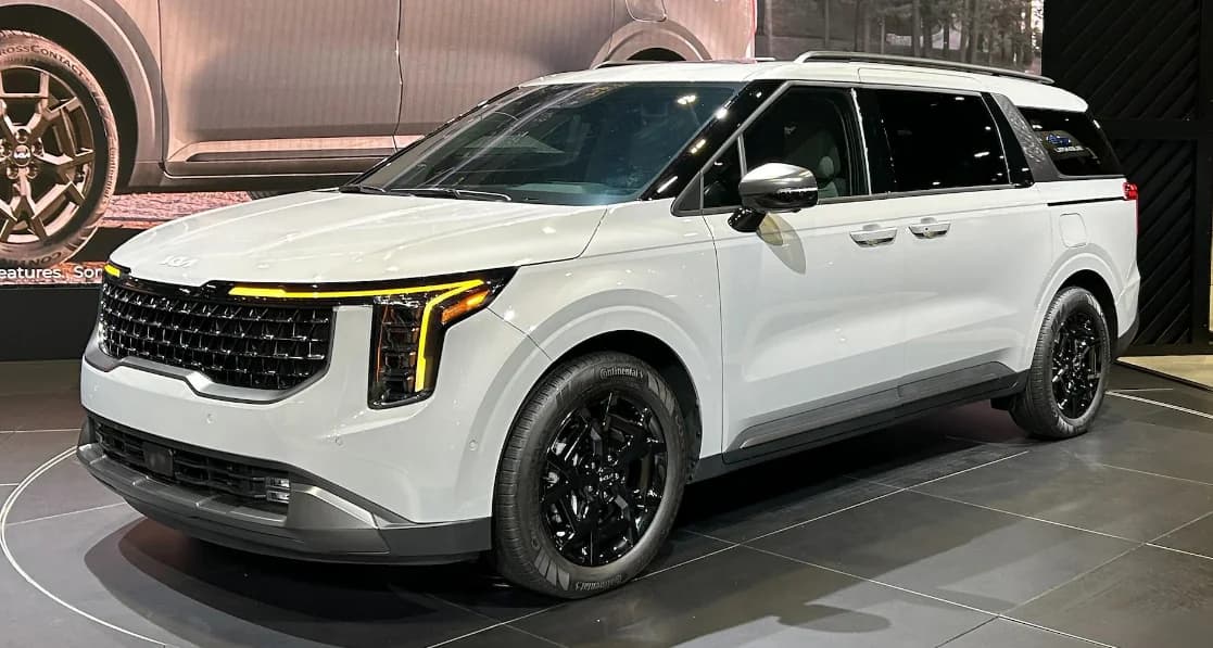 کیا کارناوال 2025 چقدر قیمت دارد؟