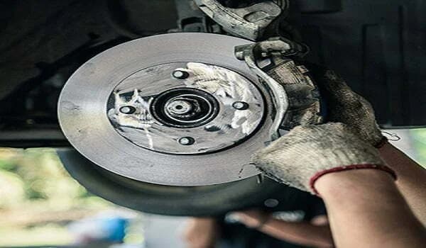 چه موقع باید لنت ترمز را تعویض کنیم؟